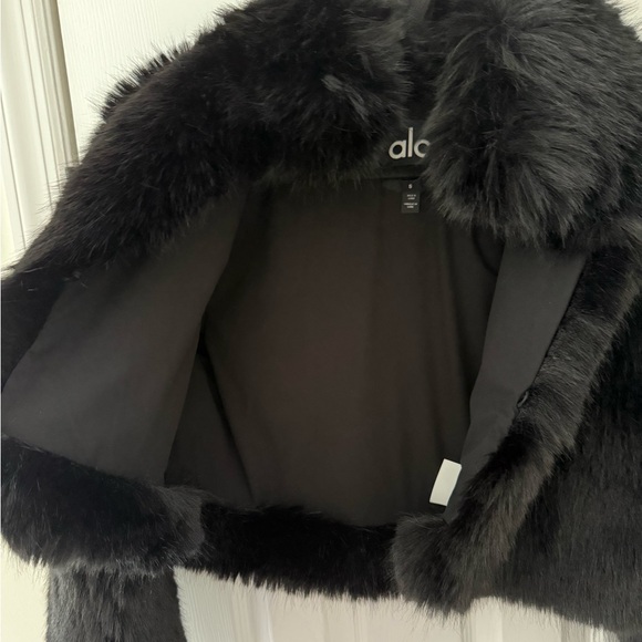 ALO Yoga Opulent Faux Fur Cropped Jacket Black - Picture 7 of 14